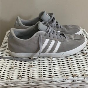 Grey adidas casual sneaker